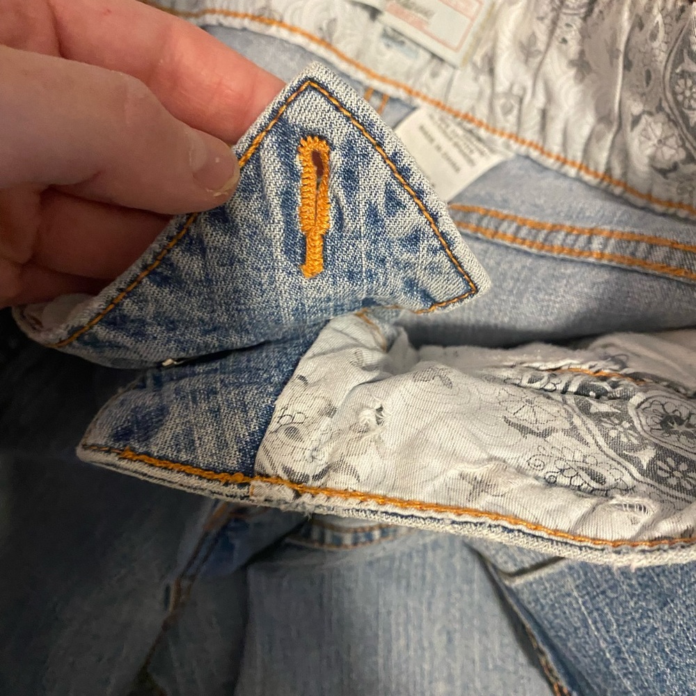 Lévis capris - Picture 11 of 12